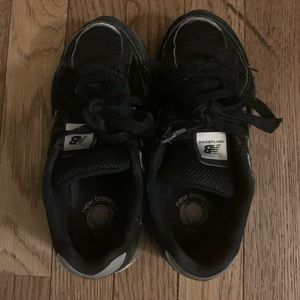 Boys Size 13.5 Black New Balance